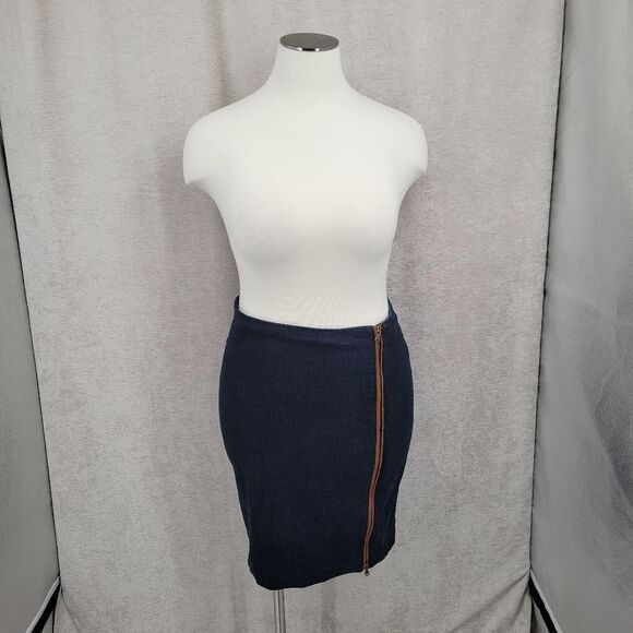 Lauren Ralph Lauren Denim Pencil Skirt with Zippered Slit and Lamb Leather Trim - Picture 3 of 13